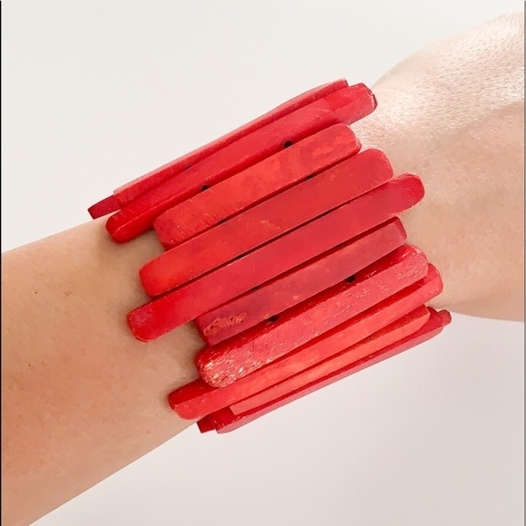 Shell Cuff Stretch Red Bracelet - Picture 1 of 5
